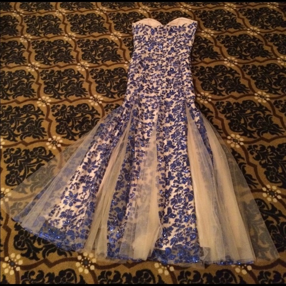 Beautiful Formal Dress - Picture 3 of 9